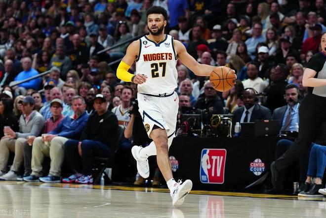 包含凯恩在独行侠比赛中失利转会期丹佛掘金调整名单以备NBA季后赛，孟菲斯灰熊今晨扳平良机瞬间刷屏的词条